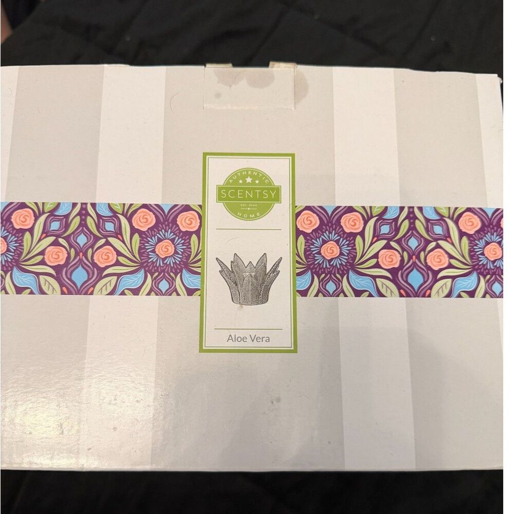 Scentsy Aloe Vera Succulent Element Wax Warmer Green Retired Original Box